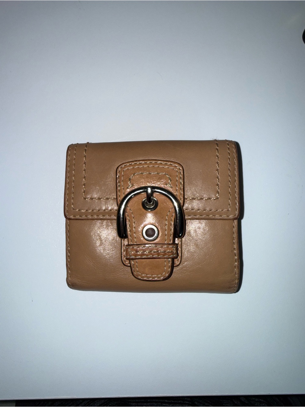 Classic Tan Leather Compact Wallet with Buckle Accent